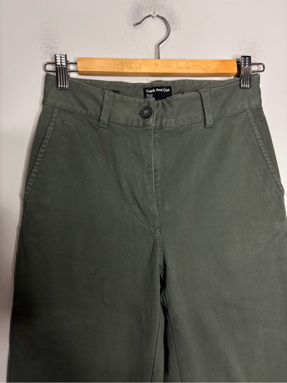 Frank & Oak The Jane Straight Leg Pant in Thyme or Olive Green, size 2 - Picture 3 of 13